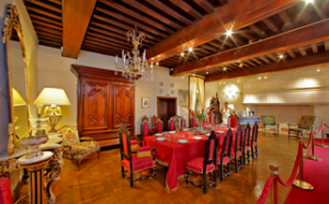 Fully dressed dining room table in Chateau des Milandes.