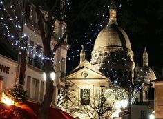 Listen to Christmas music on the esplanade of Sacre Coeur Basilica