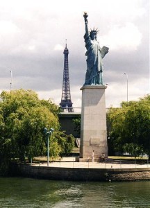 statue of liberty paris